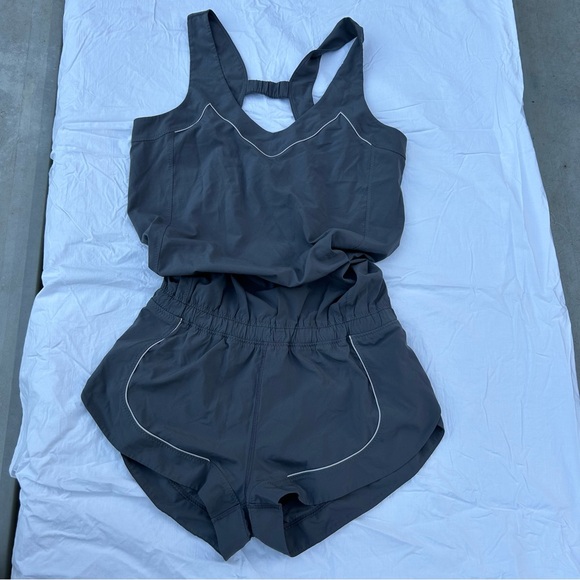 SOLD Lululemon Gray Speedy Runsie Romper, Athletic Workout Athleisure Running - Picture 3 of 8